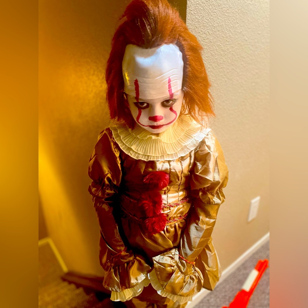 Pennywise Kid’s Halloween Costume/Cosplay